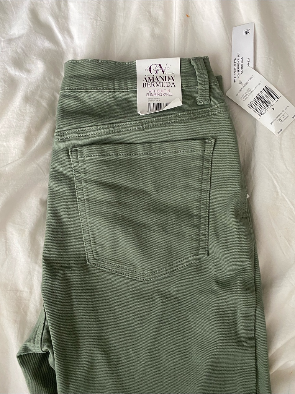 Gloria Vanderbilt Amanda Bermuda Shorts in Olive